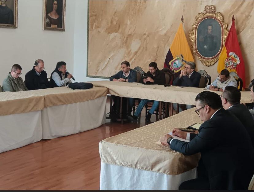 FENATRAPE se reunio con el Viceministro y Subsecretario de Transporte del MIT; y el director ejecutivo de la ANT, en Cuenca